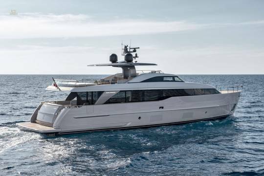 Sanlorenzo-SD90-motor-yacht-for-sale-exterior-image-Lengers-Yachts-4-scaled.jpg