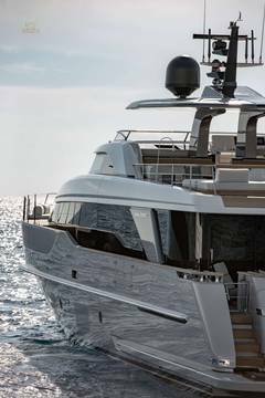 Sanlorenzo-SD90-motor-yacht-for-sale-exterior-image-Lengers-Yachts-7-scaled.jpg