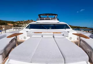 Sunseeker 90 Yacht - Foredeck