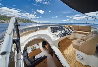 Princess 21M - Flybridge Helm