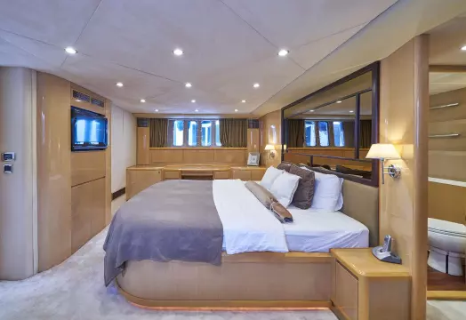 Princess 21M - Master Cabin