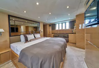 Princess 21M - Master Cabin