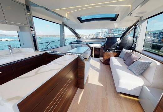 Sunseeker 65 Sport Yacht - Saloon