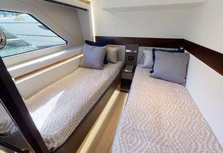 Sunseeker 65 Sport Yacht - Guest Twin Cabin