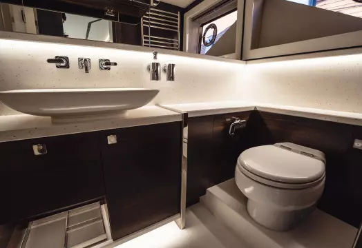 Sunseeker Predator 65 - Master Cabin En Suite