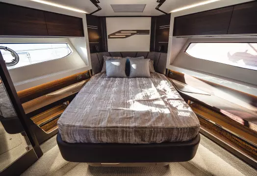 Sunseeker Predator 65 - VIP Cabin