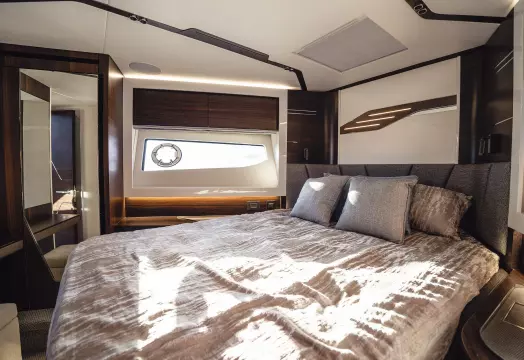 Sunseeker Predator 65 - VIP Cabin