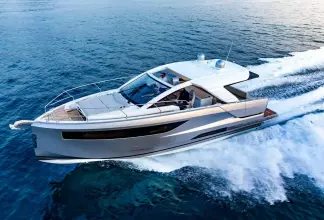 Jeanneau DB 43 inboard - on the water