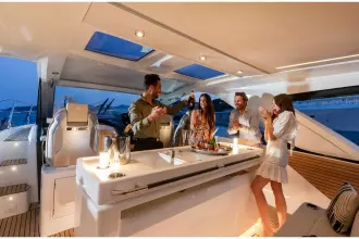 Jeanneau DB 43 inboard - cockpit galley
