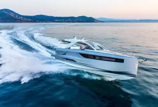 Jeanneau DB 43 inboard - on the water