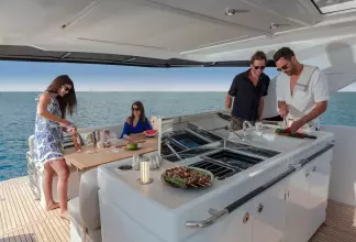 Jeanneau DB 43 inboard - cockpit galley
