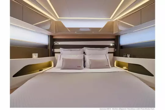 Jeanneau DB 43 inboard - forward cabin with double berth