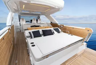 Jeanneau DB 43 inboard - aft sun lounger