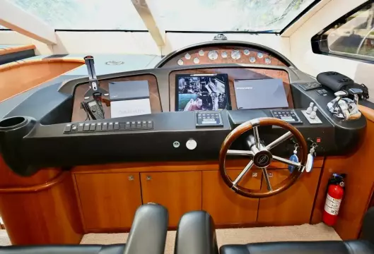 Helm -82ft Sunseeker 2005