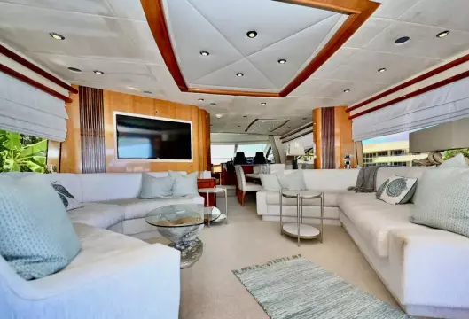 Main salon -82ft Sunseeker 2005