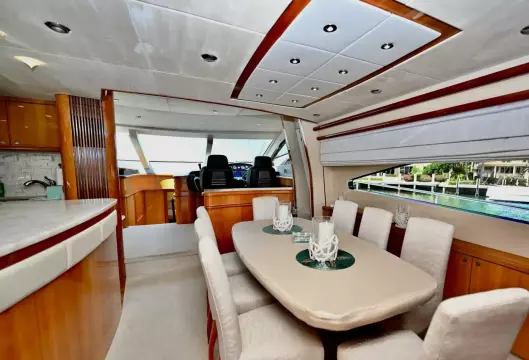 Dinning  -82ft Sunseeker 2005