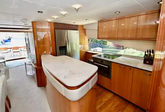 Galley -82ft Sunseeker 2005