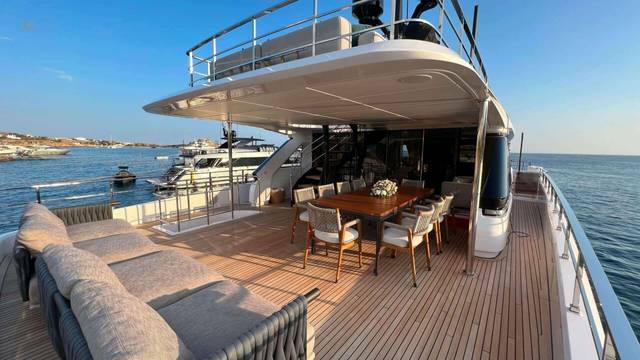Customline-Navetta-3008-motor-yacht-for-sale-exterior-image-Lengers-Yachts11.jpg