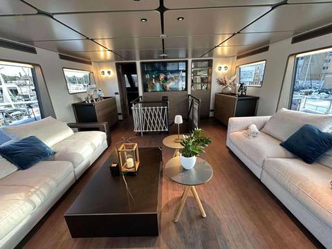 Customline-Navetta-3008-motor-yacht-yacht-for-sale-interior-image-Lengers-Yachts2-3.jpg