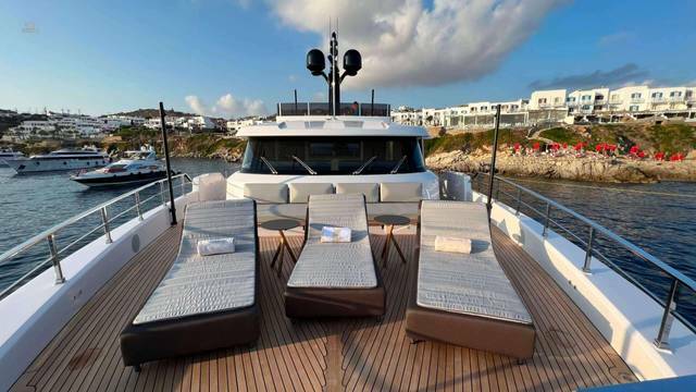 Customline-Navetta-3008-motor-yacht-for-sale-exterior-image-Lengers-Yachts8.jpg